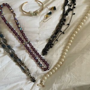 Mixed lot of costume jewelry including Avon